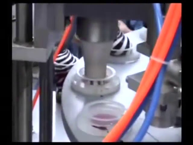 Полуавтоматична мини машина за запълване и запечатване на чаши за сладолед